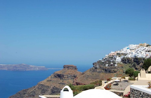 Ano Meria Villa | Alluring Folegandros Suite | Iris Suite | Breathtaking Aegean Sea Views |.