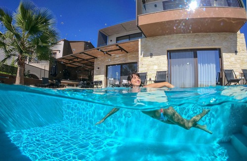Plaka Villa | Almi-Cove Hilltop Villa II