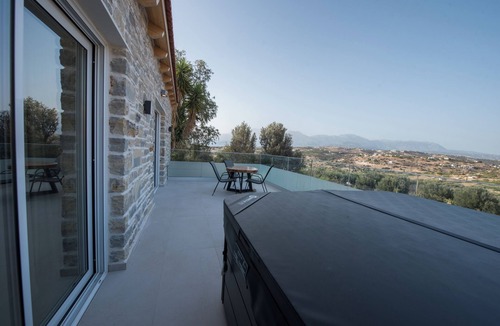 Faistos Villa | ALMOND SUNSET VILLA by Irenekomos apartments