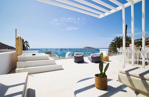 Panormos Apartment | Almyra Luxury Grande Suite Two Bedroomsnwith Jacuzzi, Roof Top & Fire Place