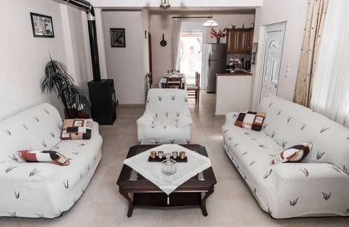 Petrokefalion House | Aloni Home,family holiday,relaxing and quiet place,private parking,garden