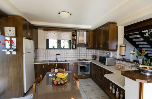 Kaina Villa | Aloni Villa - Three Bedroom Villa, Sleeps 6
