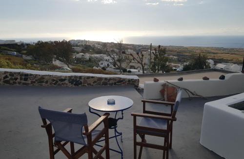 Finikia Apartment | Alonistra Oia Houses