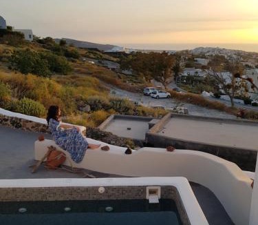Finikia Apartment | Alonistra Oia Houses