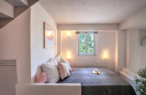 Sithonia House | Alterra Vita Captain's Cabin