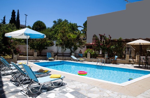 Roussospiti Villa | Amarandos Rethimno's villa : perfect accommodation for up to 20 guests!