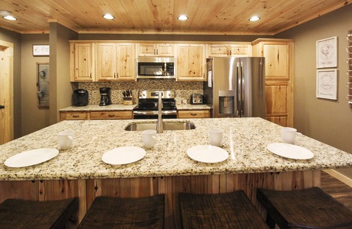 Chalet Village North Cabin | AMAZING Cabin! 5 Fireplaces! Covered Deck! STUNNING View! Hot Tub! Game Room!