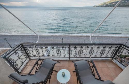 Loutraki Apartment | Amazing condo by the beach