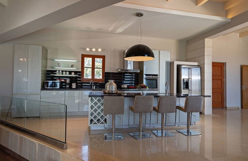 Atsipópoulon Villa | Amazing sea Views, Close to Rethymno & the Beach! Full Privacy!