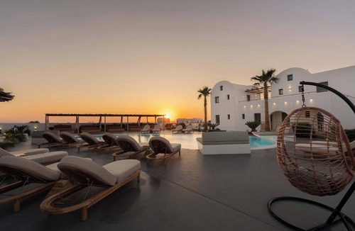 Kamari Condo | Amethyst Luxury Suites - Oia Family Suite
