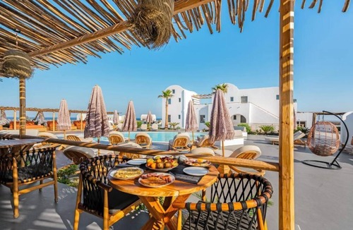 Kamari Condo | Amethyst Luxury Suites - Oia Family Suite