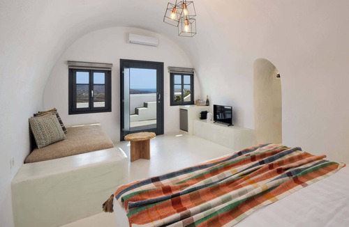 Akrotiri Apartment | Amphora Meltemi Seaview Gem w/Private Jacuzzi