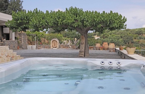 Sitia House | Amvikas Suite with Jacuzzi, Sitia
