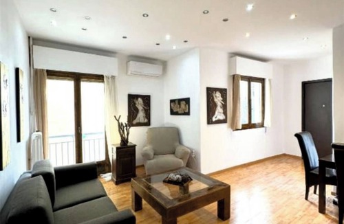 Kinosargous Apartment | An Athenian gem by the Acropolis!