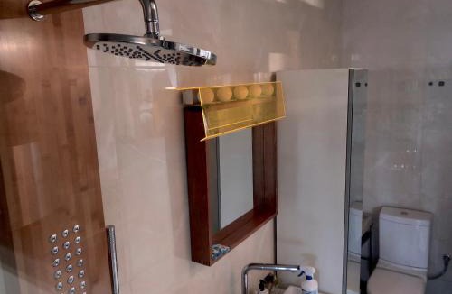 Nea Ionia Apartment | An En-suite with a Queen bed and a kitchenette