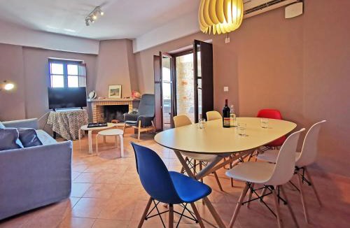 Omales House | Anaroussa Diros Maisonette