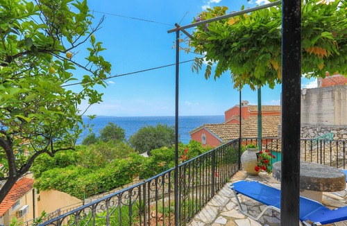 Katavolos Apartment | Anda Studio: Cozy Apt, close to Beach, WiFi, A/C