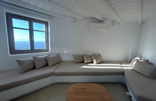 Chora Folegandros Apartment | ANDELIAS SIGNATURE SUITES