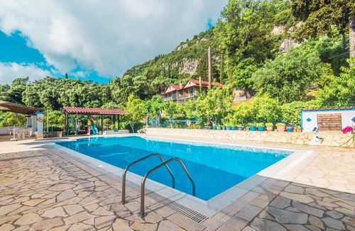 Dafnata Apartment | Andromaches Large Apartment 2 with Sea View, Wi-Fi and Air Conditioning