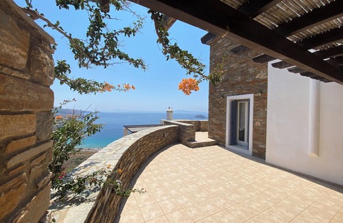 Kipri Villa | andros prive suites villa vibrand