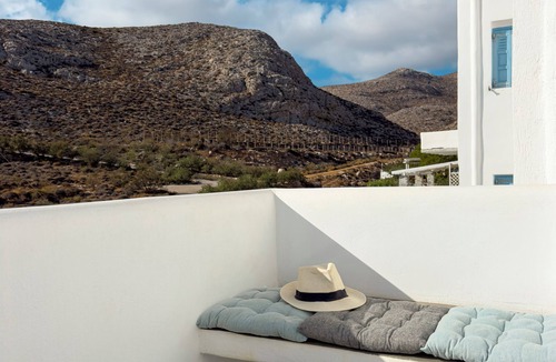 Karavostasis House | ANETON Residences Folegandros (56sq.m.)80 meters from bay Hohlidia