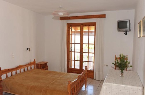 Alykes Apartment | Angeliki Studios