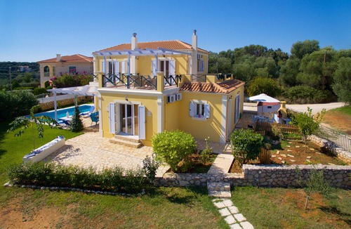 Pesada Villa | Angelina Ventura Villa