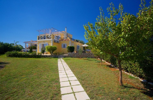 Pesada Villa | Angelina Ventura Villa