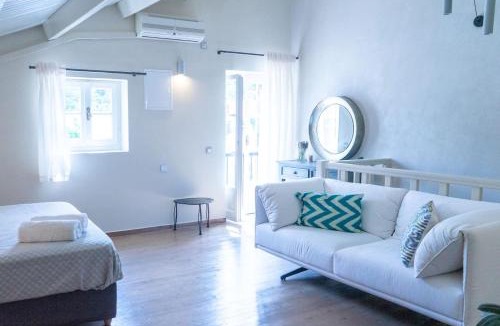 Fiskardo Apartment | Anna Maria's, cozy studio in the heart of Fiscardo