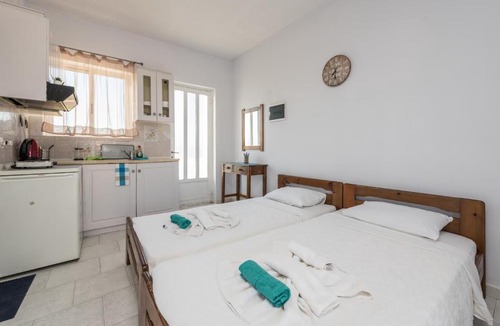 Laganas Apartment | Antzelika Studio