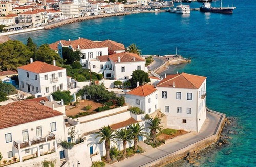 Agii Anargiri Apartment | Apartment 10 minutes from the port of Spetses.