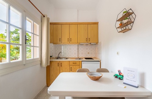 Astrakeri Apartment | Apartment '3' with Sea View, Wi-Fi and Air Conditioning