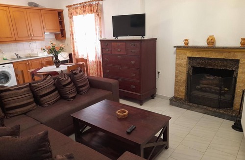 Peroulades Apartment | Apartment 'Alexandros' with Private Terrace, Wi-Fi and Air Conditioning