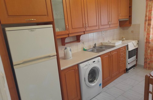 Peroulades Apartment | Apartment 'Alexandros' with Private Terrace, Wi-Fi and Air Conditioning
