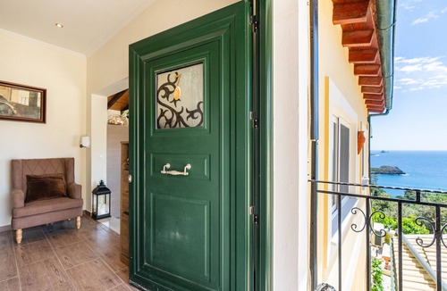 Lakones Apartment | Apartment 'Angela Panorama' with Sea View, Wi-Fi and Air Conditioning