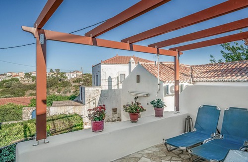 Kithira Apartment | Apartment 'Angel’s Studio' with Shared Terrace, Wi-Fi and Air Conditioning