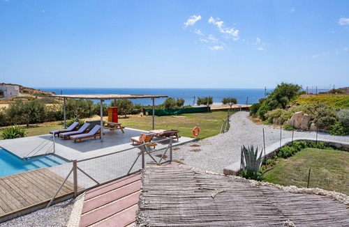 Milos Apartment | Apartment 'Chili Moon' with Sea View, Wi-Fi and Air Conditioning