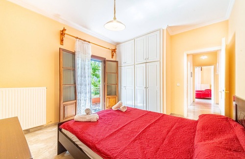 Kato Korakiana Apartment | Apartment 'Christina' with Shared Terrace, Wi-Fi and Air Conditioning