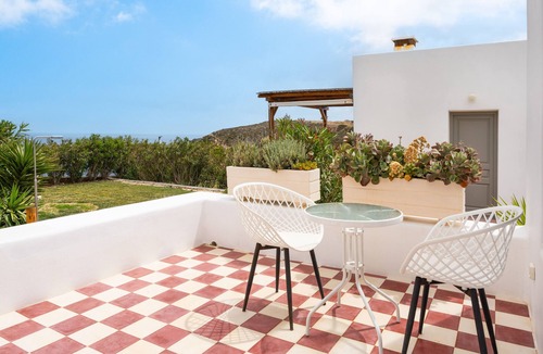 Milos Apartment | Apartment 'Cocoon' with Sea View, Wi-Fi and Air Conditioning