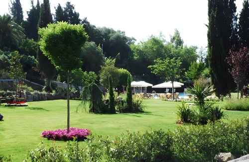 Tzavros Apartment | Apartment 'Corfu Club Standard 3' with Shared Pool, Wi-Fi and Air Conditioning