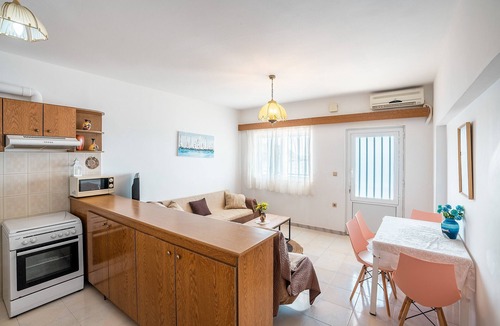 Haraki Apartment | Apartment 'Dorothy's Seaview' with Sea View, Wi-Fi