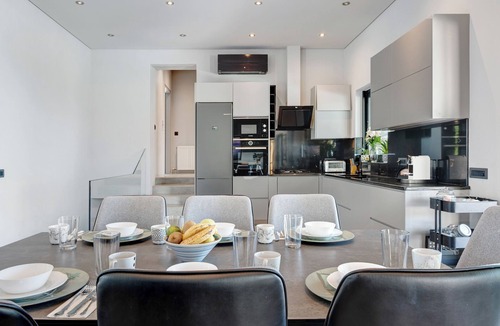 Ellinika Villa | Apartment 'Drys Il' with Sea View, Wi-Fi and Air Conditioning