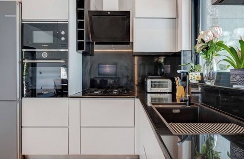 Ellinika Villa | Apartment 'Drys Il' with Sea View, Wi-Fi and Air Conditioning