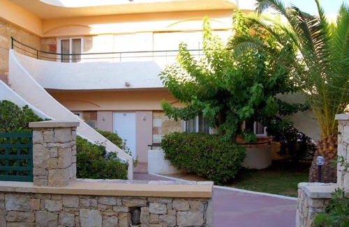 Adelianos Kampos Apartment | Apartment for five, swimming pool, near the beach
