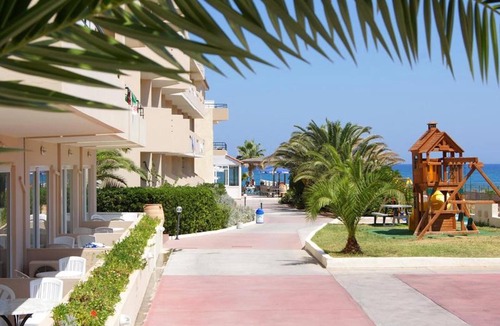 Adelianos Kampos Apartment | Apartment for five, swimming pool, near the beach