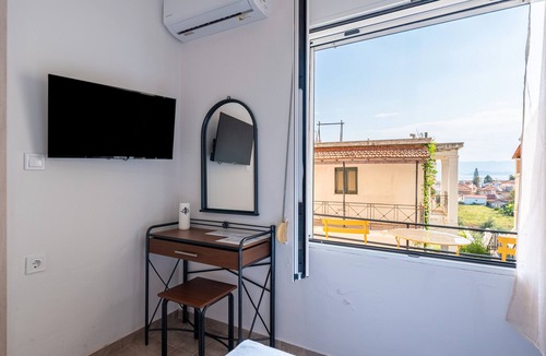 Kavos Apartment | Apartment 'Gavriil G2' with Sea View, Wi-Fi, and Air Conditioning
