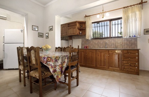 Agia Marina Apartment | Apartment 'Heaven's Resort' with Mountain View, Wi-Fi and Air Conditioning