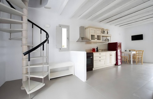 Psathi House | Apartment In A Hotel 'Echinousa Kimolos Maisonette no3' with Sea View, Wi-Fi and Air Conditioning
