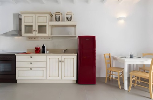 Psathi House | Apartment In A Hotel 'Echinousa Kimolos Maisonette no3' with Sea View, Wi-Fi and Air Conditioning