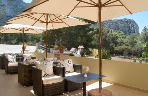 Lefkos Apartment | Apartment In A Hotel 'Miraluna Three Room 1' with Private Terrace, Wi-Fi and Air Conditioning